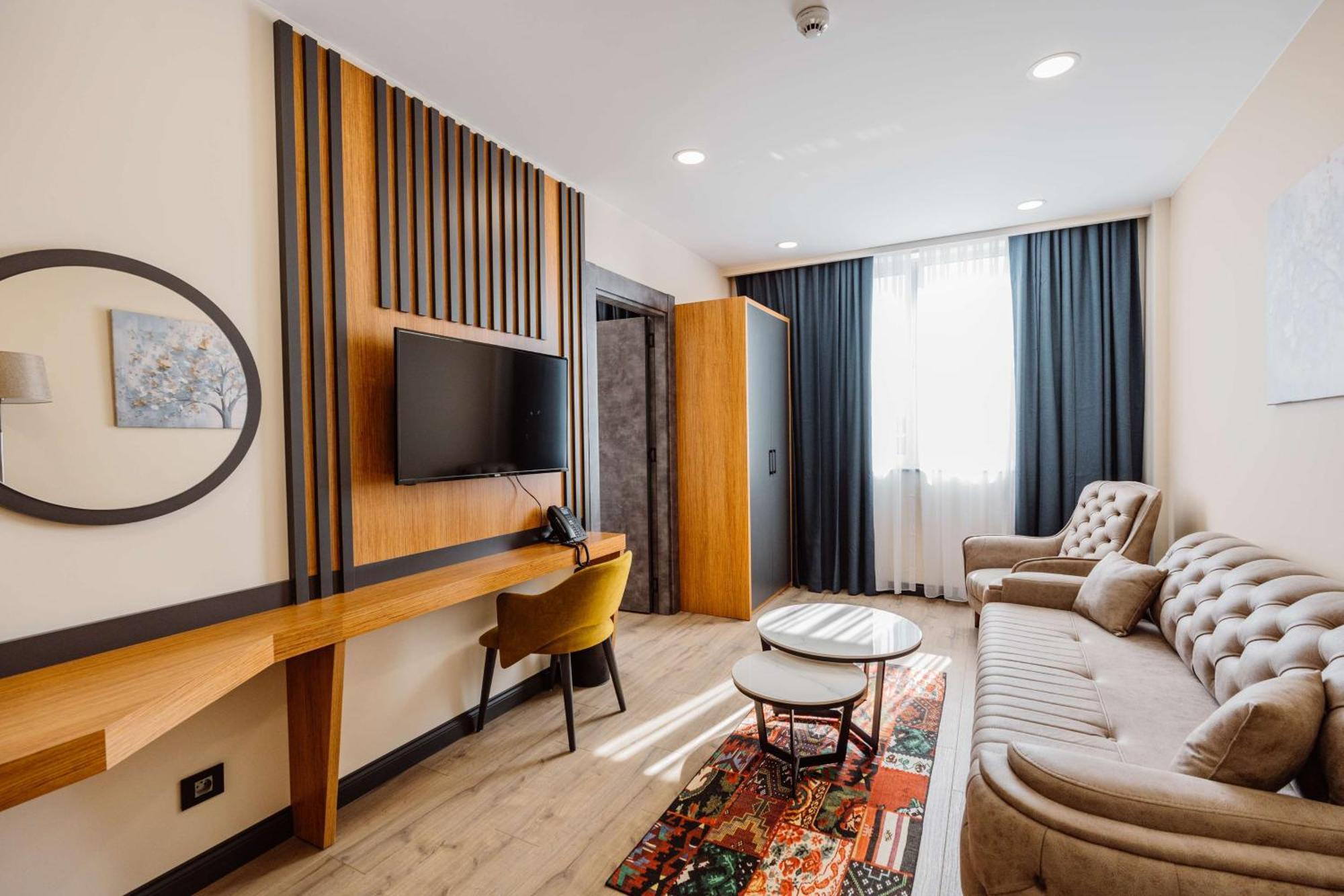 Best Western Plus Батуми Екстериор снимка
