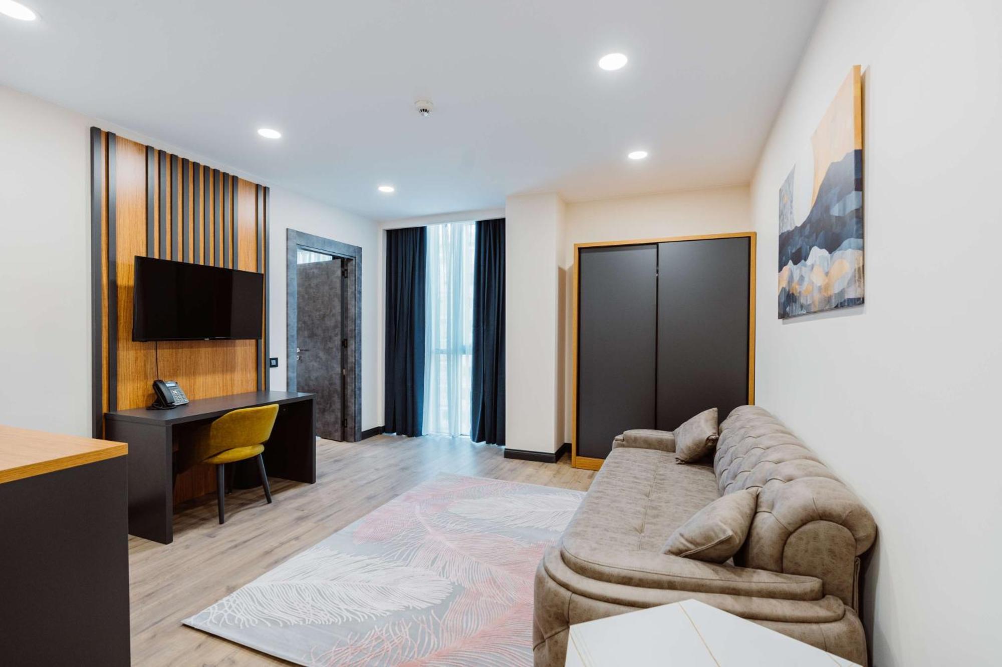 Best Western Plus Батуми Екстериор снимка